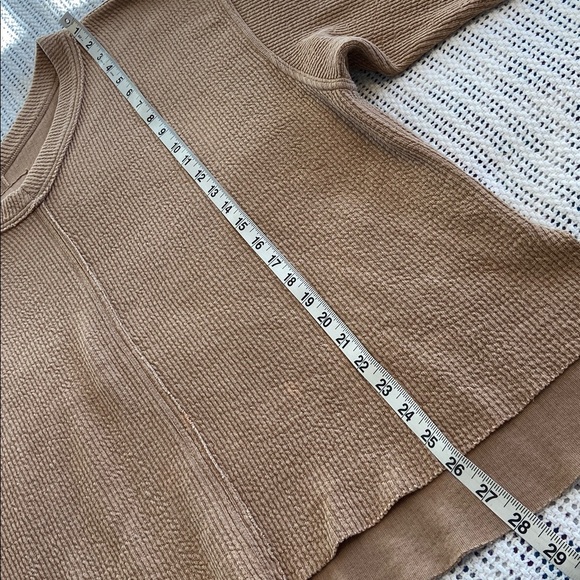 Aerie Big Hug V-Neck Waffle Sweatshirt in a brown/camel/tan  Oversized Small - Picture 9 of 11